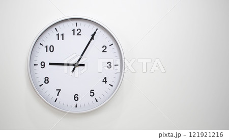 Minimalist White Clock with Silver Frame Striking 21.05/09.05 on White Background. Perfect for Time Management and Corporate Campaigns 121921216
