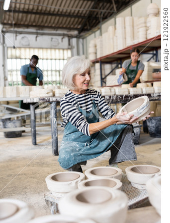 Positive woman potter with mould for new ware Positive woman potter with mould for new ware 121922560