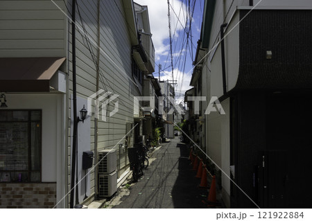 ありふれた路地裏の風景 ありふれた路地裏の風景 121922884