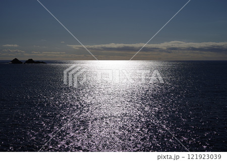 太陽に輝く太平洋【熊野灘 七里御浜】  121923039