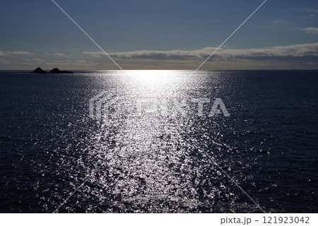 太陽に輝く太平洋【熊野灘 七里御浜】 太陽に輝く太平洋【熊野灘 七里御浜】 121923042