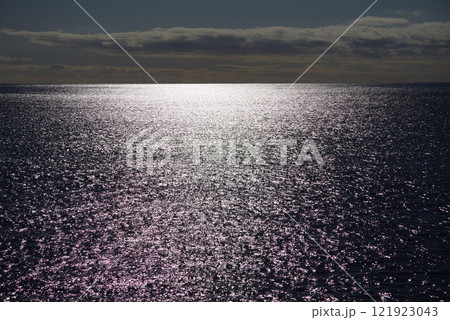太陽に輝く太平洋【熊野灘 七里御浜】 太陽に輝く太平洋【熊野灘 七里御浜】 121923043