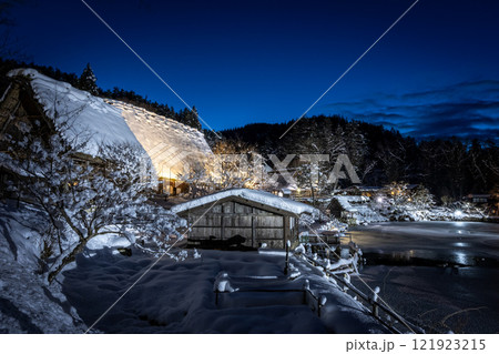 飛騨の里　冬のライトアップ　岐阜県高山市 121923215