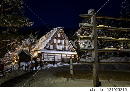 飛騨の里　冬のライトアップ　岐阜県高山市 121923216
