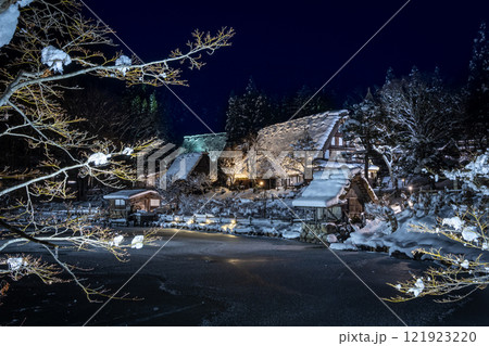 飛騨の里　冬のライトアップ　岐阜県高山市 121923220