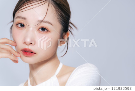 女性の美容ポートレート スキンケア コスメ 女性の美容ポートレート スキンケア コスメ 121923598