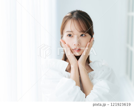女性の美容ポートレート スキンケア コスメ 女性の美容ポートレート スキンケア コスメ 121923619