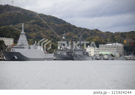 港の護衛艦 港の護衛艦 121924244