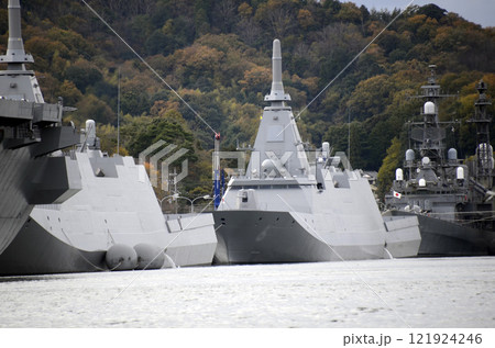 港の護衛艦 121924246