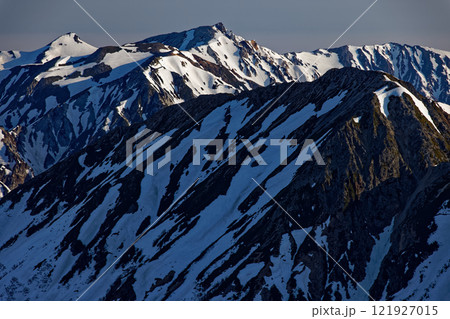 北アルプス・鹿島槍ヶ岳山頂から見る五竜岳と白馬岳 北アルプス・鹿島槍ヶ岳山頂から見る五竜岳と白馬岳 121927015