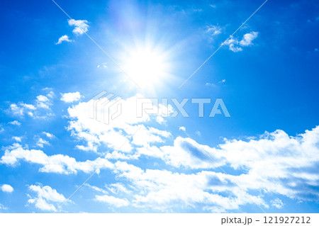 青空と太陽と雲とコピースペース 青空と太陽と雲とコピースペース 121927212