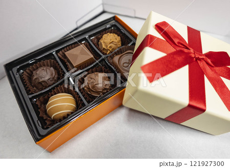 ギフトチョコ 121927300