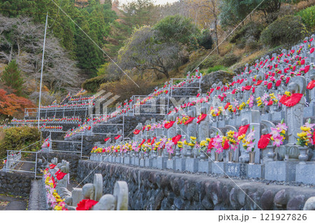 紫雲山地蔵寺:水子を供養するお地蔵さま/埼玉県秩父郡小鹿野町 紫雲山地蔵寺:水子を供養するお地蔵さま/埼玉県秩父郡小鹿野町 121927826