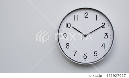 Minimalist Analog Wall Clock with White Face and Simple Black Hands Showing 10.10/22.10 - Ideal for Time Management and Modern Decor Concepts Minimalist Analog Wall Clock with White Face and Simple Black Hands Showing 10.10/22.10 - Ideal for Time Management and Modern Decor Concepts 121927927