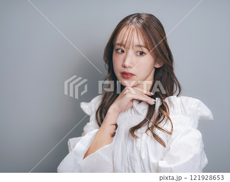 女性のファッションポートレート 美容 スキンケア コスメ 女性のファッションポートレート 美容 スキンケア コスメ 121928653