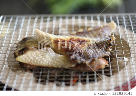 七輪で炙ったふぐひれ2 七輪で炙ったふぐひれ2 121929143