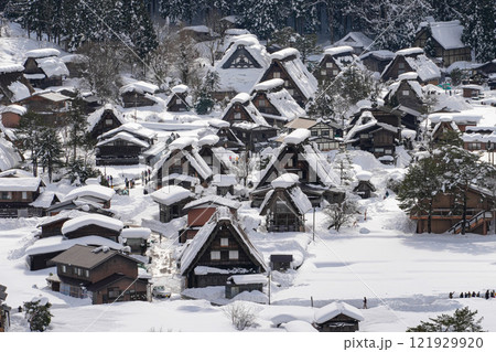 豪雪の白川郷 121929920