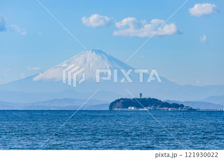 江ノ島と富士山 121930022