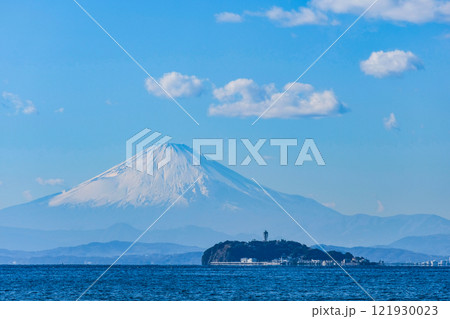 江ノ島と富士山 121930023