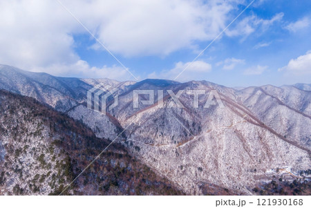 Snowy scenery of Odaesan in PySnowy scenery of Odaesan in Pyeongchang-gun, Gangwon-doeongchang-gun, Gangwon-do 121930168
