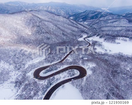 Snowy scenery of Odaesan in PySnowy scenery of Odaesan in Pyeongchang-gun, Gangwon-doeongchang-gun, Gangwon-do 121930169
