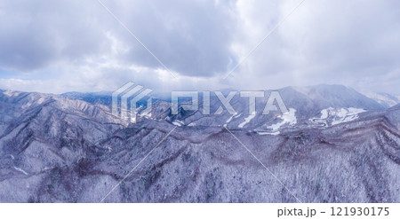 Snowy scenery of Odaesan in PySnowy scenery of Odaesan in Pyeongchang-gun, Gangwon-doeongchang-gun, Gangwon-do 121930175