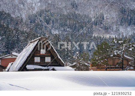 豪雪の白川郷 121930252