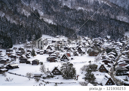 豪雪の白川郷 121930253