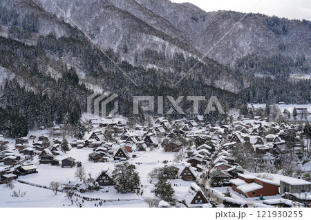 豪雪の白川郷 121930255