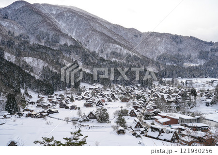豪雪の白川郷 121930256