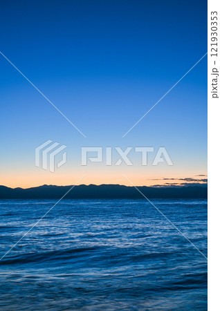 夜明け前の海岸 夜明け前の海岸 121930353