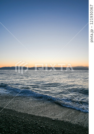 夜明け前の海岸 夜明け前の海岸 121930367
