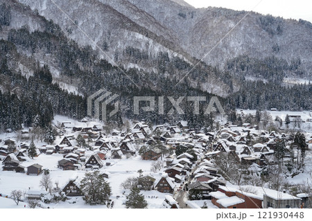 豪雪の白川郷 121930448