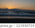 冬の海から見る日の出 121930729