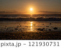 冬の海から見る日の出 121930731