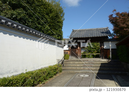 妙心寺　涅槃堂と東林院参道　京都市右京区花園 121930870