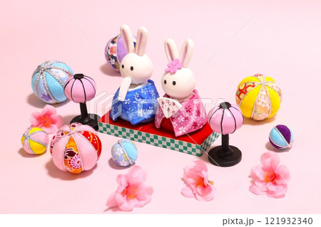 ひな祭りのイメージ背景 かわいいうさぎのお雛様 ひな祭りのイメージ背景 かわいいうさぎのお雛様 121932340