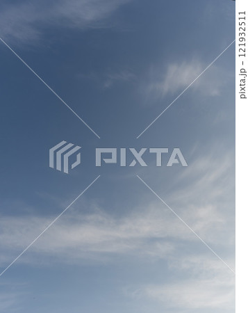 青空と白い雲の背景素材 青空と白い雲の背景素材 121932511