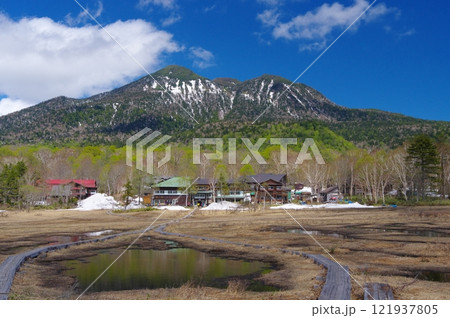 早春の尾瀬ヶ原から望む燧ヶ岳 早春の尾瀬ヶ原から望む燧ヶ岳 121937805