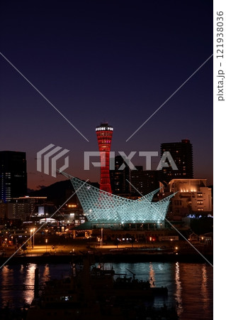 夜のハーバーランドとポートタワー 夜のハーバーランドとポートタワー 121938036