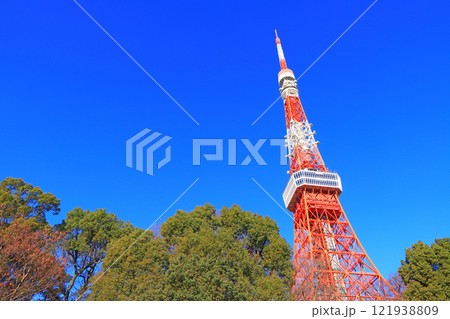 東京都港区、東京タワーの風景 121938809