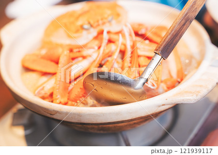 冬の味覚カニ鍋【撮影協力・海鮮居酒屋　魚魯こ】 121939117