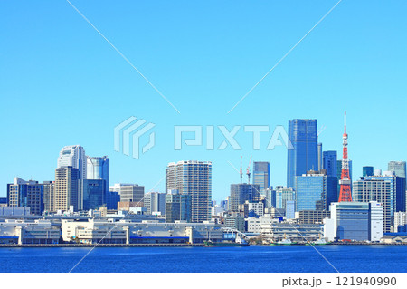 東京都港区、東京の町並みと東京タワーの風景 東京都港区、東京の町並みと東京タワーの風景 121940990