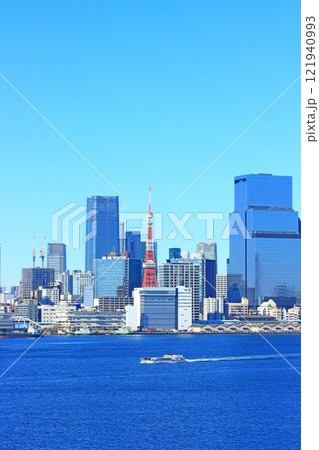 東京都港区、東京の町並みと東京タワーの風景 東京都港区、東京の町並みと東京タワーの風景 121940993