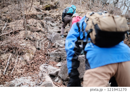 登山道の鎖場 登山道の鎖場 121941270