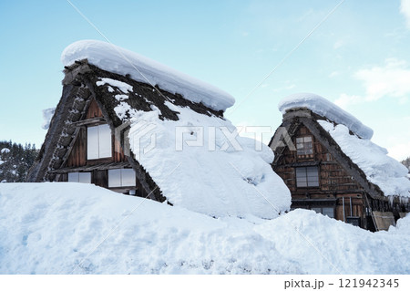 豪雪の白川郷 豪雪の白川郷 121942345