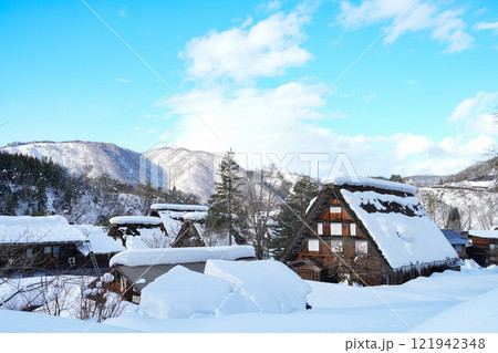 豪雪の白川郷 121942348