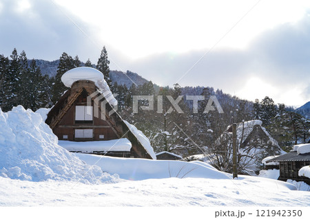 豪雪の白川郷 豪雪の白川郷 121942350