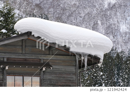 豪雪の白川郷 豪雪の白川郷 121942424