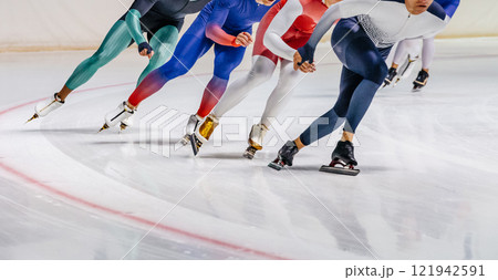 mass start race in speed skating for men 121942591